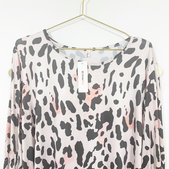 NWT High-Low Leopard Print Top - Picture 3 of 9